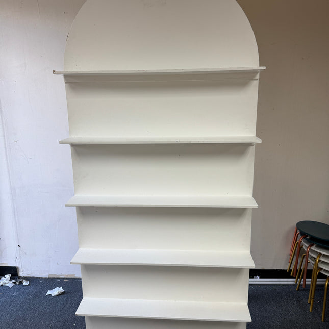 Arch favor wall